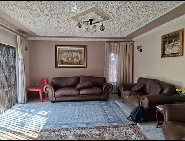 6 BEDROOM HOUSE FOR SALE IN WINCHESTER HILLS